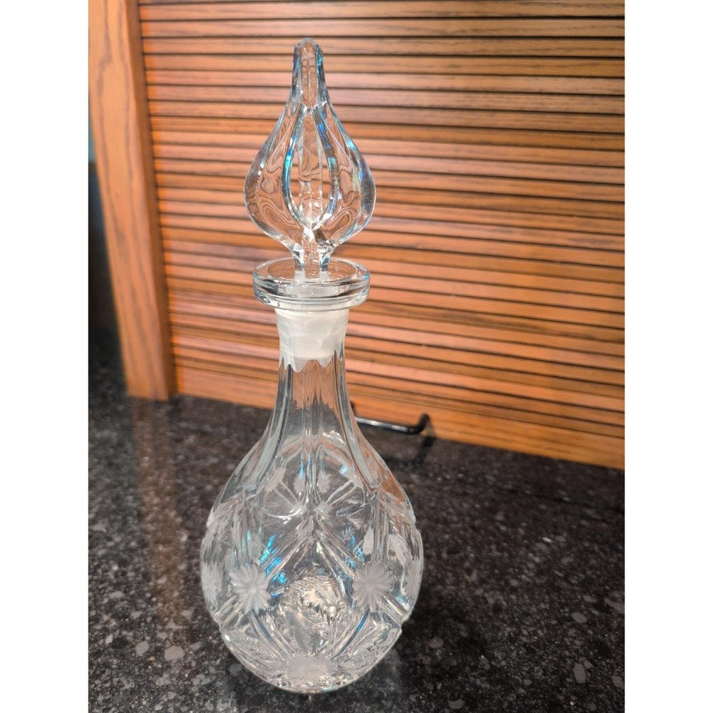 Vintage Crystal Decanter Daisy Pattern With A Pinwheel Crystal Stopper